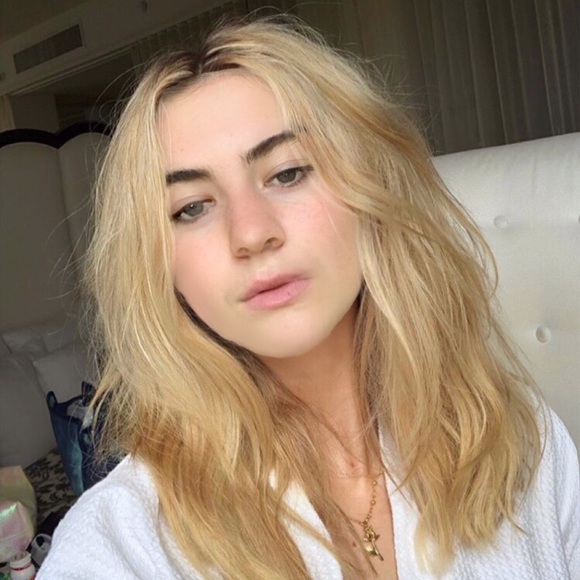 Meet your Posher, Gwen - Picture 1 of 1